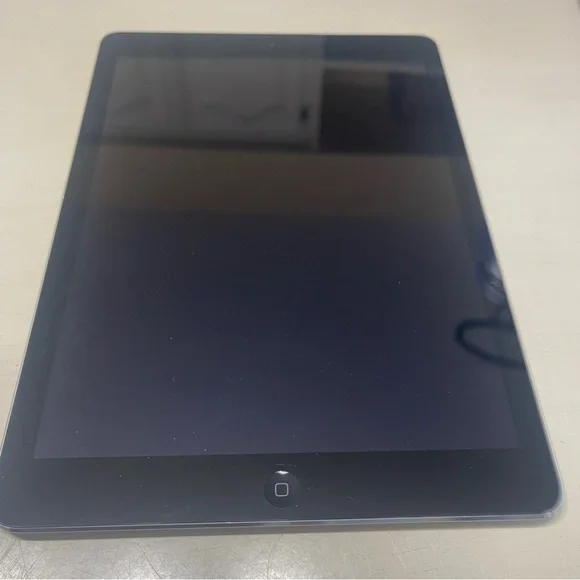 iPad Air 1st gen 32GB Model A1474 with Black Protective Case - Picture 5 of 16